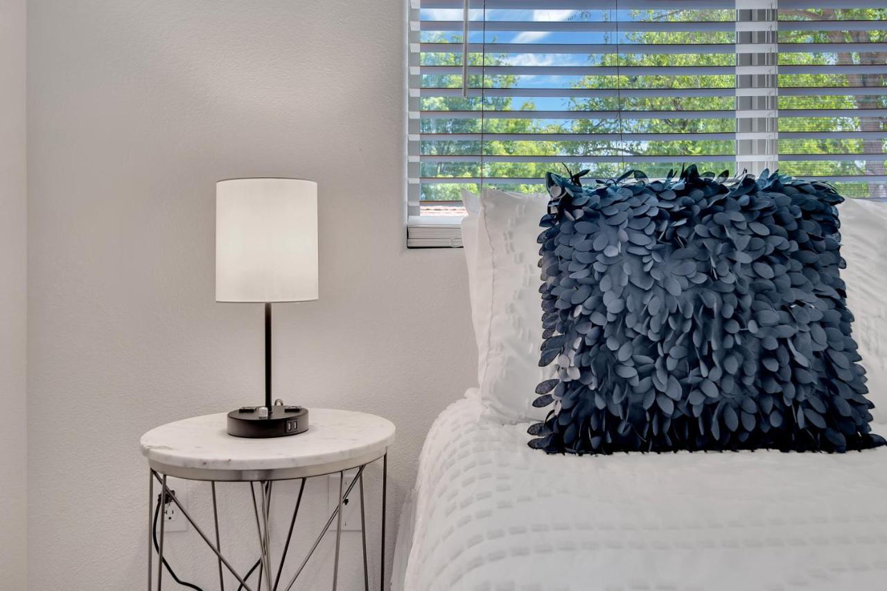 Downtown Paso: Sip N Sleepz 3 Bed/2.5 Bath Villa ปาโซโรเบิลส์ ภายนอก รูปภาพ