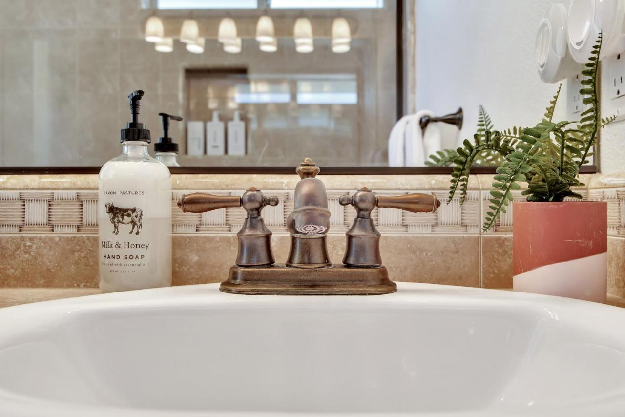 Downtown Paso: Sip N Sleepz 3 Bed/2.5 Bath Villa ปาโซโรเบิลส์ ภายนอก รูปภาพ