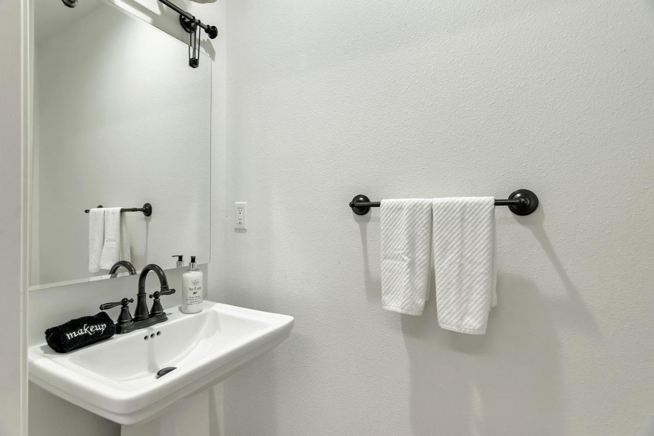Downtown Paso: Sip N Sleepz 3 Bed/2.5 Bath Villa ปาโซโรเบิลส์ ภายนอก รูปภาพ