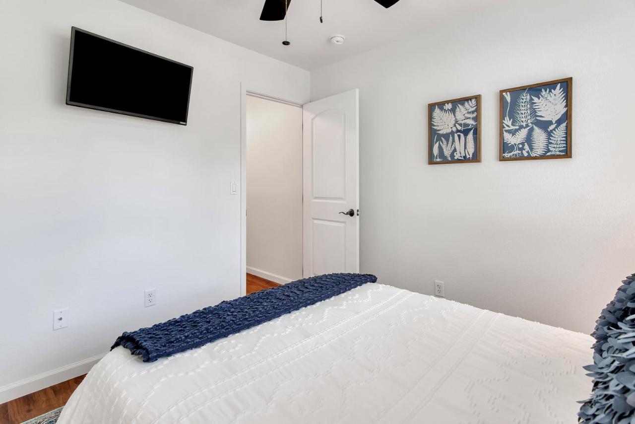 Downtown Paso: Sip N Sleepz 3 Bed/2.5 Bath Villa ปาโซโรเบิลส์ ภายนอก รูปภาพ